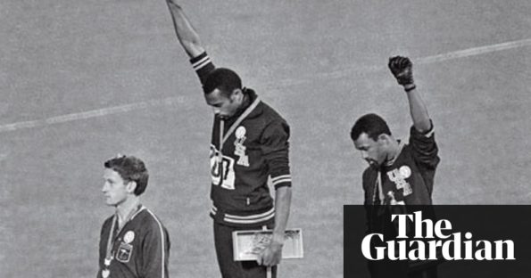 la scène culte aux JO où deux noirs sur le podium lévent le poing. Black Panther est aussi une révolution symbolique