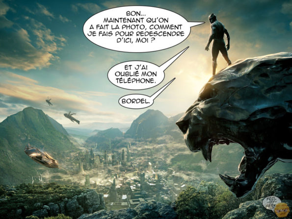 le héros Black Panther dans sa tenue noire et moulanteregarde une ville ultra technologique depuis la tête de la sculpture géante de la panthère. Il se demande comment il va faire pour descendre de là maintenant que la photo a été prise.