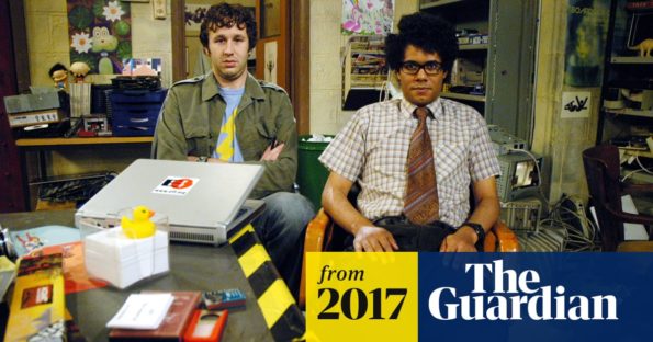 roy et moss dans toute leur splendeur de gors geek c'et ce qui arrive quand on joue dans une série geek